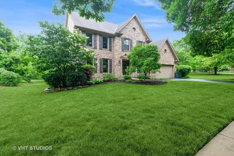 843 High Gate Crse, Glen Ellyn, IL 60137