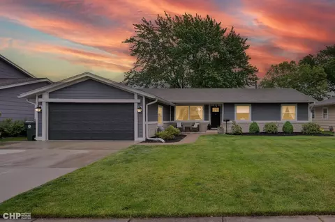 518 Exmoor Rd, Elk Grove Village, IL 60007