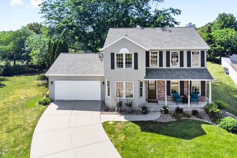 2 Buckingham Ct, Bloomington, IL 61704