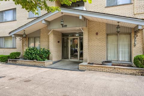 5251 Galitz St #116, Skokie, IL 60077