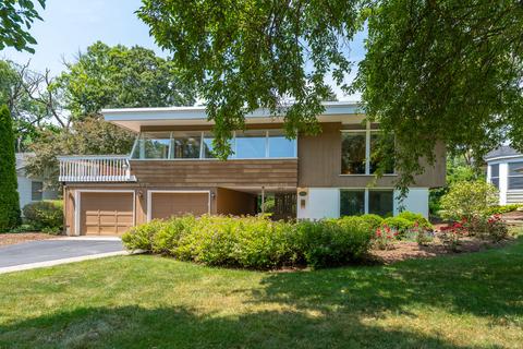 515 Oakwood Dr, Geneva, IL 60134