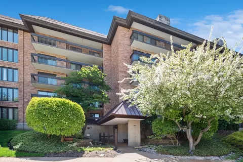3801 Mission Hills Rd #E302, Northbrook, IL 60062
