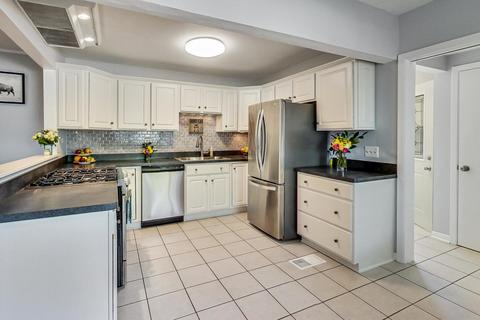 228 Cindy Ln, Wheeling, IL 60090 photo 9