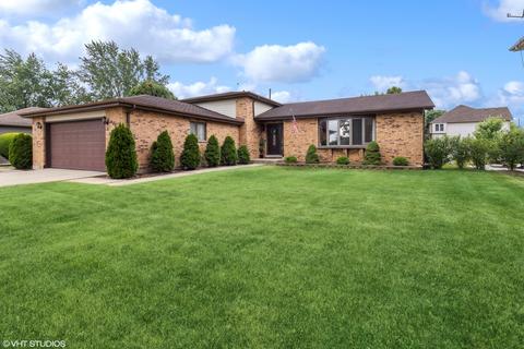546 Logan St, Roselle, IL 60172