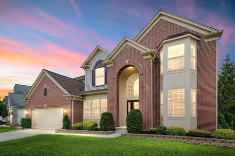131 Rosewood Dr, Streamwood, IL 60107