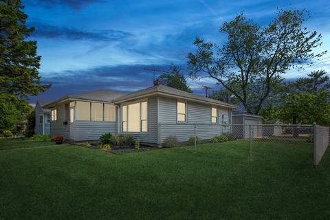 2395 Cedar St, Des Plaines, IL 60018
