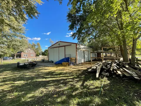 Exterior - 5764 E 200 North Rd, Sidell, IL 61876 photo 6 of 16