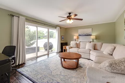 655 W Paddock Dr, Wheeling, IL 60090 photo 8