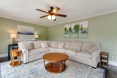 655 W Paddock Dr, Wheeling, IL 60090 photo 10