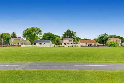 655 W Paddock Dr, Wheeling, IL 60090 photo 28