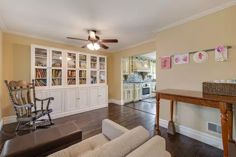 655 W Paddock Dr, Wheeling, IL 60090 photo 6