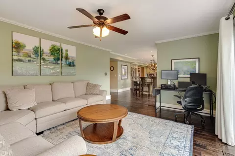 655 W Paddock Dr, Wheeling, IL 60090 photo 9