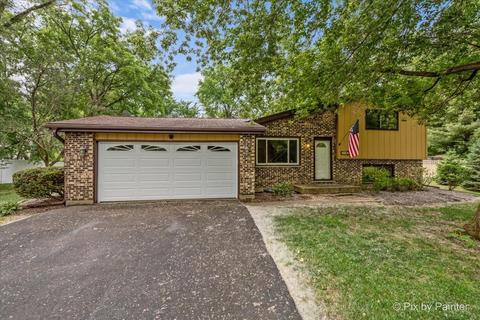 33 W067 Bonnie St, Saint Charles, IL 60174