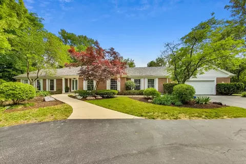 833 Wagner Rd, Glenview, IL 60025