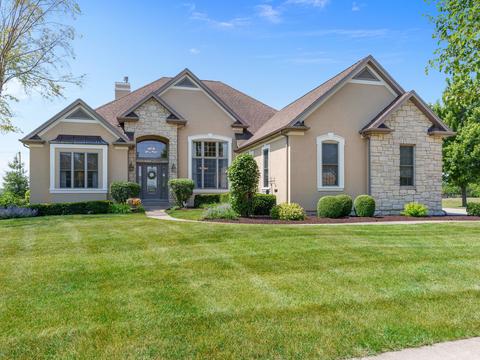 21440 S Redwood Ln, Shorewood, IL 60404