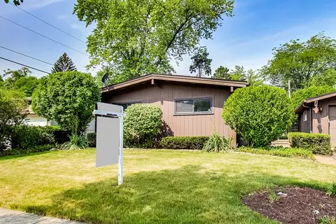 386 Leslie Ln, Wheeling, IL 60090