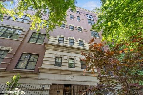621 W Barry Ave #404, Chicago, IL 60657