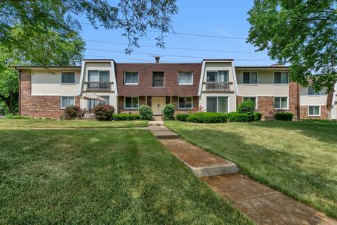 6824 Roberts Dr #6, Woodridge, IL 60517