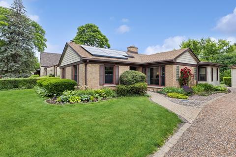 9529 Leamington St, Skokie, IL 60077