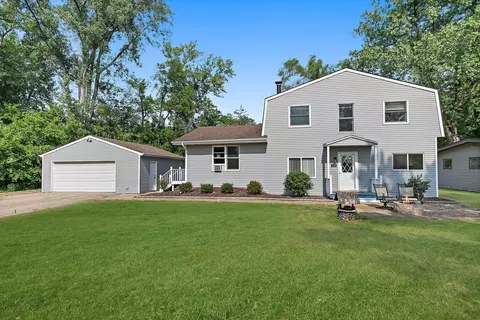 3208 S Riverdale Rd, Mchenry, IL 60051