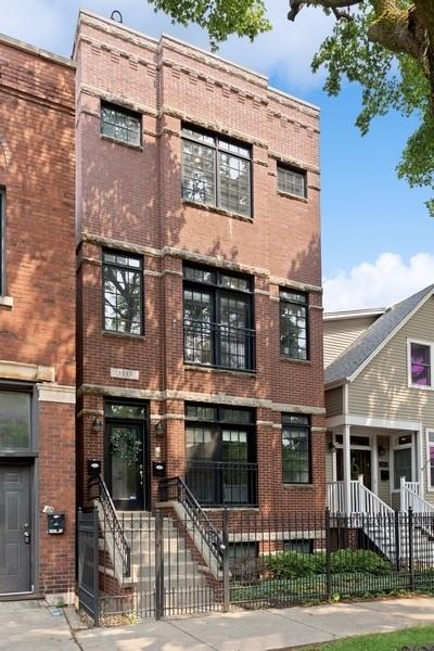 3555 N Marshfield Ave #2, Chicago, IL 60657
