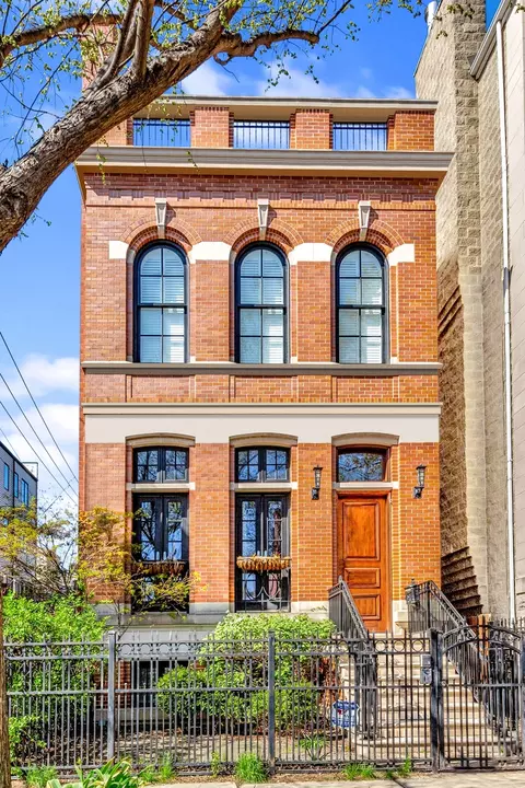 1342 W Henderson St, Chicago, IL 60657