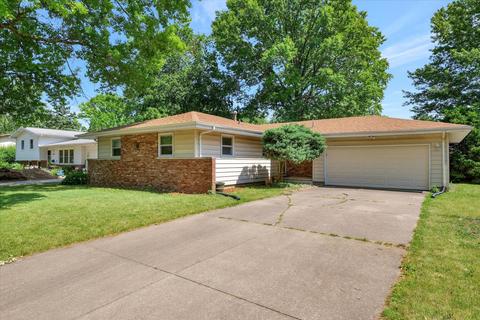 707 Burkwood Dr, Urbana, IL 61801