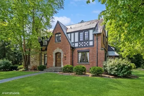977 Parkmead Ln, Lake Forest, IL 60045