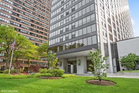 3150 N Lake Shore Dr #25D, Chicago, IL 60657