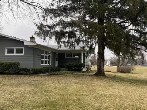 607 Maple Ln, Geneva, IL 60134 photo 2