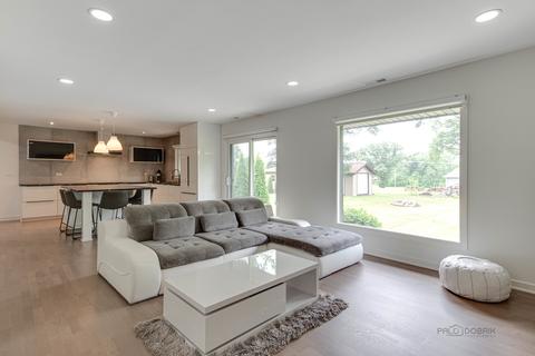 230 N Forest Ct N, Addison, IL 60101 photo 8