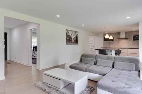 230 N Forest Ct N, Addison, IL 60101 photo 9