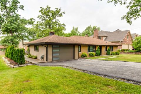 230 N Forest Ct N, Addison, IL 60101 photo 2