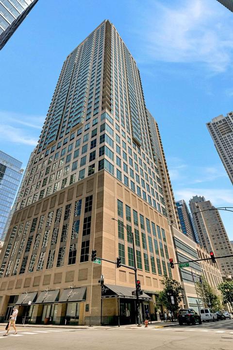 2 Erie St #2408, Chicago, IL 60611