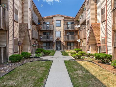 4553 W 56th St #202, Chicago, IL 60629