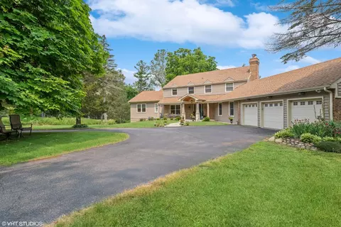 640 Signal Hill Rd, North Barrington, IL 60010