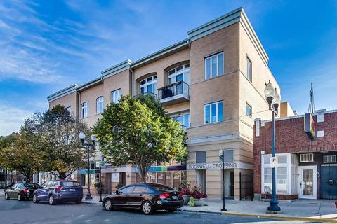 2555 W Leland Ave #205, Chicago, IL 60625
