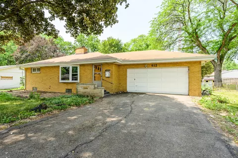 612 N Glenwood Pl, Aurora, IL 60506