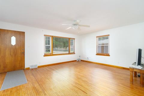 1613 Clement St, Crest Hill, IL 60403 photo 4
