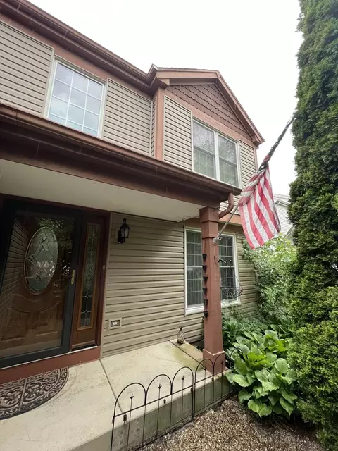 595 Greystone Ln, Bolingbrook, IL 60440
