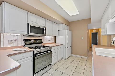 905 Hillcrest Blvd, Hoffman Estates, IL 60169 photo 12