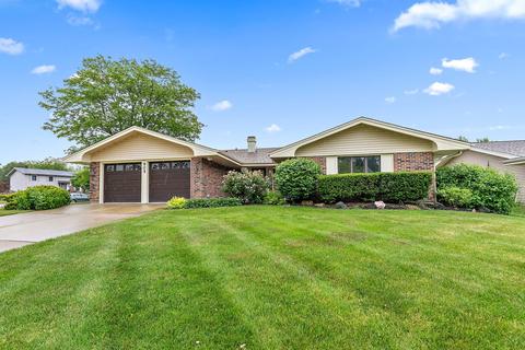 905 Hillcrest Blvd, Hoffman Estates, IL 60169