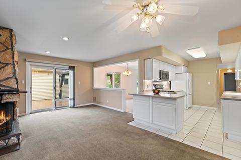 905 Hillcrest Blvd, Hoffman Estates, IL 60169 photo 10