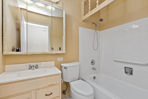 905 Hillcrest Blvd, Hoffman Estates, IL 60169 photo 14