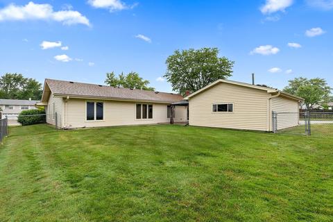 905 Hillcrest Blvd, Hoffman Estates, IL 60169 photo 23