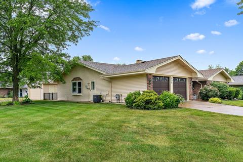905 Hillcrest Blvd, Hoffman Estates, IL 60169 photo 2