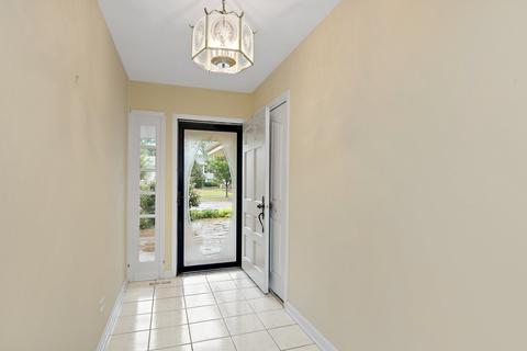 905 Hillcrest Blvd, Hoffman Estates, IL 60169 photo 4