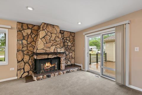 905 Hillcrest Blvd, Hoffman Estates, IL 60169 photo 9