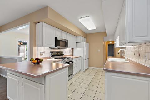 905 Hillcrest Blvd, Hoffman Estates, IL 60169 photo 11