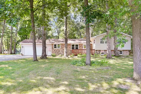 705 W Main St, Mahomet, IL 61853